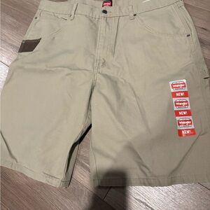 Men’s Wrangler Utility Shorts Size 38
